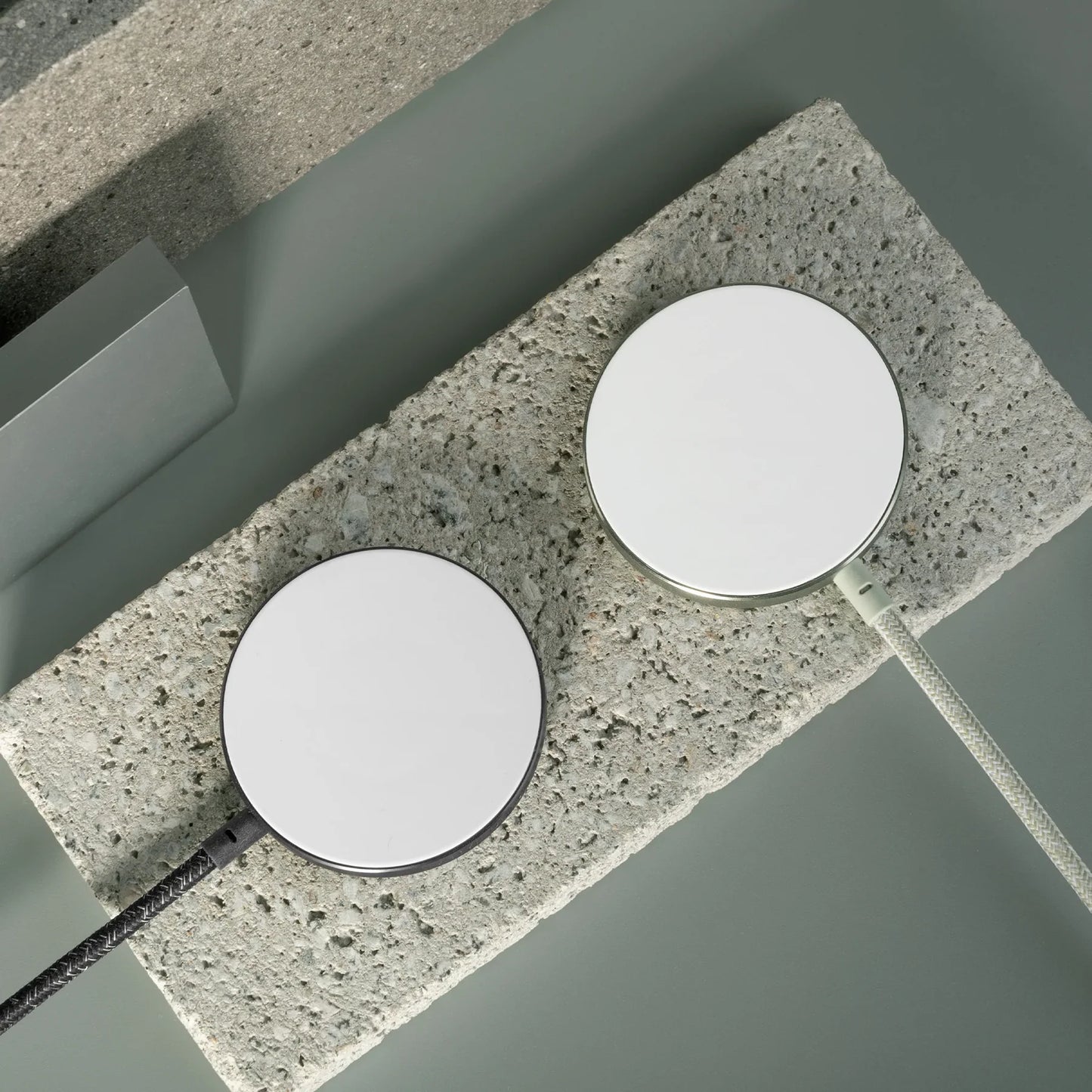 Snap Magnetic Charger by Native Union