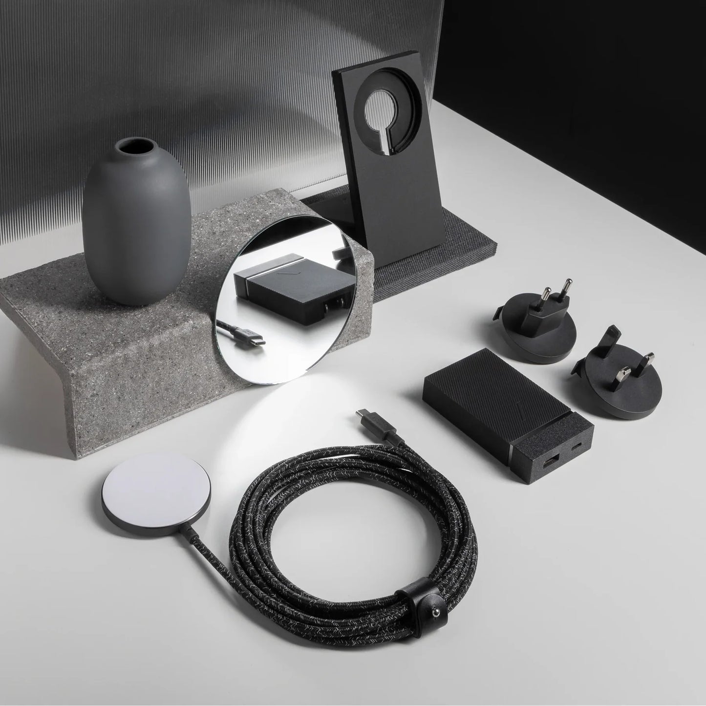 Snap Magnetic Charger by Native Union